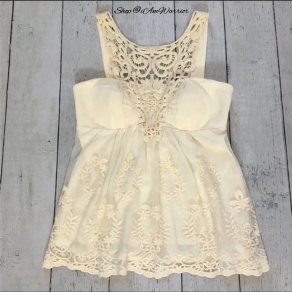Boston Proper
Crochet Lace Cream Top - Picture 4 of 13